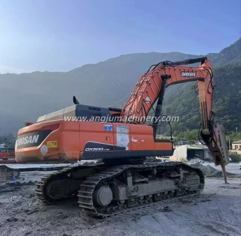 Used excavator Doosan DX500