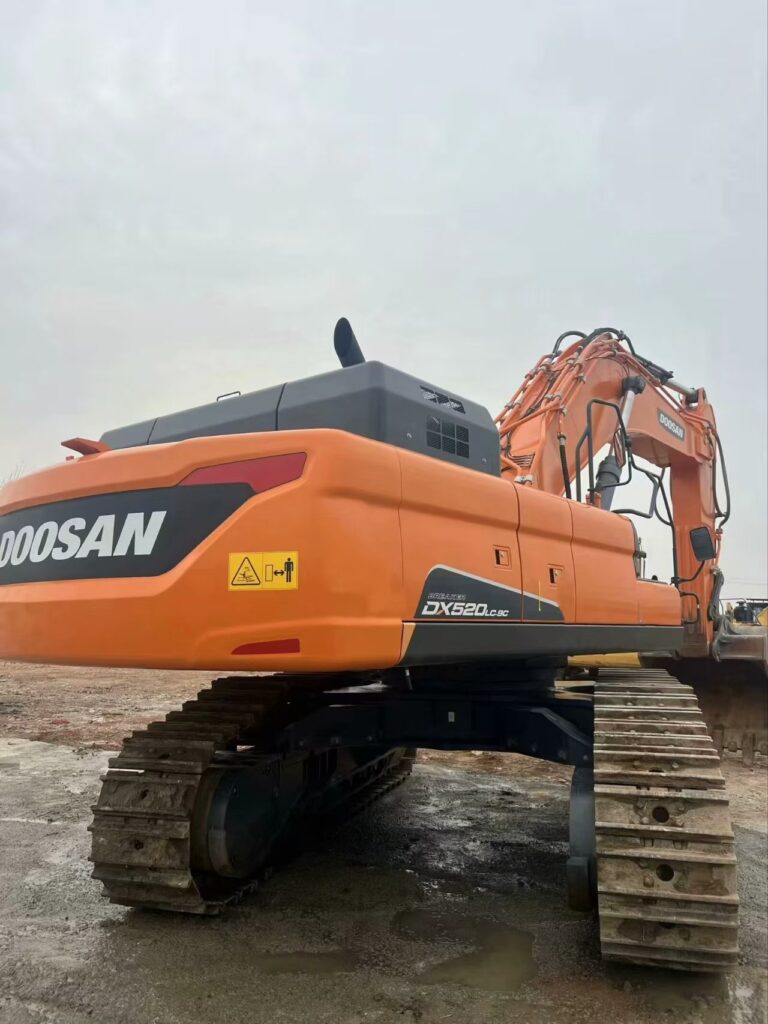 Used excavator Doosan DX520